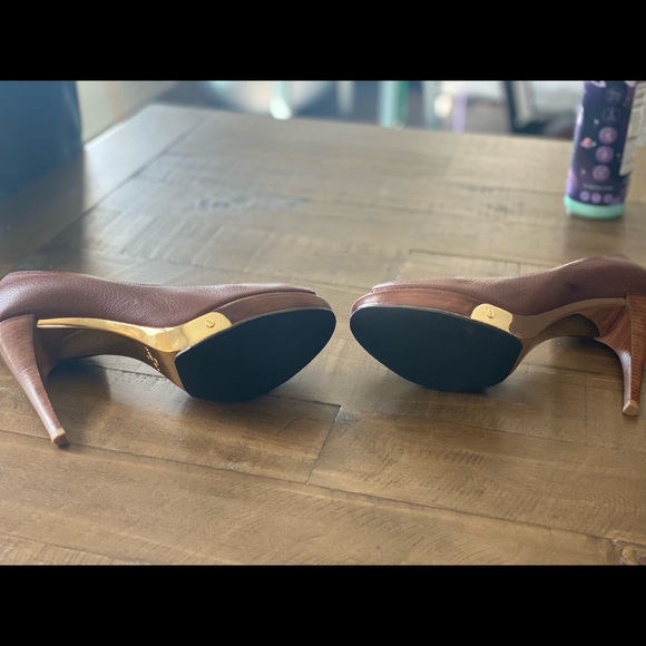 LOUIS VUTTION BROWN LEATHER HEELS - Picture 11 of 16